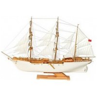 Помню в детстве любил клеить модели парусников."Орёл","Товарищ",и ещё был какой то,не помню...