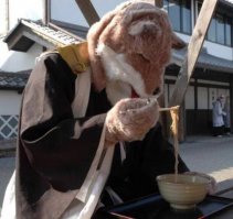 это просто косплей на капитана Камамуру из аниме Блич