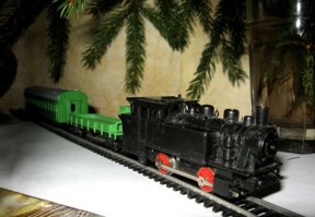 Младший сын играет в то, что было у меня в детстве