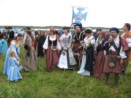 Фотки начала девяностых? Сейчас на игры с костюмами хуже таких просто не допускают.