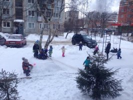 Вполне возможно, что именно так, приходят теперь даже частными детскими садами, что то откладывается на корку и детишек, дай Бог, что и у них что то отложится...