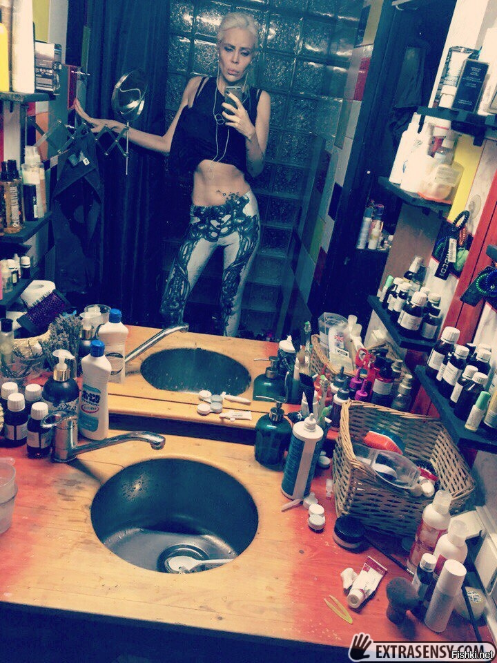 БЫЛА классная. Пока не загнала себя диетами и пластикой. Вот что из себя представляет сегодня: