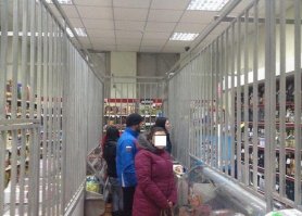 Где то в параллельной вселенной , еда пришла за людьми