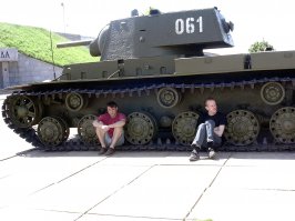 вот я с приятелем в 2004 году у КВ.