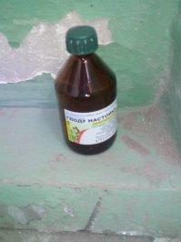 Чтоб Вы не обольщались. Это я сфотографировал в подъезде ровно сегодняшним утром. Для не понимающих украинского языка: глід - боярышник