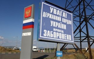 1-2 фотографии, если аристократ не изменяет жене, а живет пока ее нет с котами(?) то кто их всех фотографирует???

"B ноябре 1929 года несанкционированныи  отъезд из страны был объявлен уголовным преступлением" - так это везде так? В России например это УК РФ 322 статья (там макс срок 6 лет предусмотрен), в других странах само собой другие статьи, не?:lighter Да и кстати, в СССР действовал в то время УК СССР 1926 г. Так что не совсем понятно при чем тут 1929 год? И статья звучала так ".. за незаконное ПЕРЕСЕЧЕНИЕ границы"