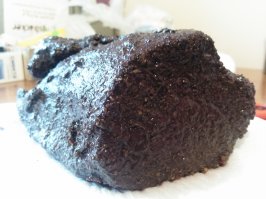 Отдержал две недели в холодильнике под слоем оливкового масла. Достал лоток, а там под крышкой что-то жёлтое, похожее не то на засахарившийся мёд, не то на жир, который паталогоанатомы постоянно видят  Испугался. Но оказалось, что это просто масло так "в осадок выпало". Ложкой снял в отдельную миску - через час растаяло до обычного жидкого состояния. Цвет у мяса (телятина с рынка) из маринада, конечно, специфический вышел, ну да надеюсь, на вкусовых качествах не скажется. Вывесил мяско в марле на застеклённый балкон (вентиляция, холодно, комаров нет пока). Ждём-с! :)