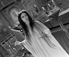 Столько споров по поводу Натальи Варлей... 8 из 8. Хм... Нет, не такой уж я и знаток советского кинематографа, хоть и рождён в СССР. Вертинскую, Мордюкову, Ланового, Тихонова и Даля не угадать было трудно. Самойлову и Баталова просто угадал. А вот Варлей почему-то показалась сразу, вспомнился "Вий" с ней (Панночка) и Куравлёвым.