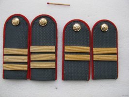 Вроде пост про армейские погоны. А чо тут делают, ментовские погоны?? Вроде в армии есть свои, "сержанские" погоны. Цвет только отличается, в зависимости от рода войск.