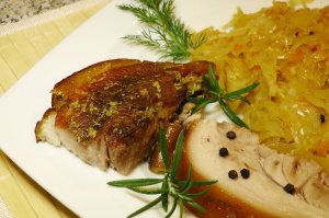 в ТУШЕНОМ виде и с Сосисками или Свиной Рулькой