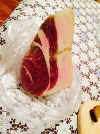 Хз как это сало  делали (жене коллега притащила из деревни), но я лучше не пробовал