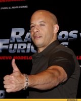 Эпично прилег на бочок