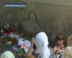 Если присмотреться, станет понятно, что это не аэрография. Просто какой-то талантливый уличный художник нарисовал картинку...