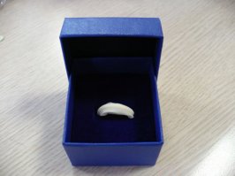 Лишь бы презерватив не подарил в коробочке для драгоценностей. Это слишком жестокий облом для женщины.