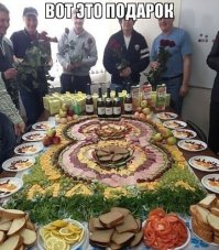 Дорогу женщине дорогу,
Она должна быть на виду,
Но слава богу, слава богу,
Что женский праздник лишь раз в году.