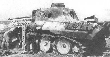 Если вообще кто представляет о чём говорит, то сей текст досужная выдумка. Дуэль танков не задокументирована, может где-то при отрыве от части, могли столкнуться пара одиночек и нагвоздить друг в друга, но в любом случае это задокументировали бы выжившие, не могли же они самоубиться одновременно и наблюдатели куда денутся? Тигры и Пантеры были мощными и ломучими как Леопард-2, а прелесть Т-34 в массовости и дешевизне производства, это как Калашников сравнивать с Мк.14 - цена отличается на порядок и возни больше на порядок. Поэтому кидаться какашками какой отличный и мощный был Т-34 не стоит - он был технологичный и удобный для государства, а не для солдата, а пантера-тигр были неудобны для государства, зато комфортны для солдата, потому немчики и проиграли, они по-другому делать не умеют. По тексту - танки работают группами, одинокий танк - сожжённый танк. К танковому соединению ещё прилагается туева хуча обозников с запчастями и солярой, а так же пехотура для прикрытия, на каждого танкиста дюжина чмошников. Мало того, танковая часть работала только в тесном взаимодействии с самоходными установками, артиллерией и часто авиацией, наши к 43 году этому научились изрядно и за валом огня ходили уже как к себе домой. Поэтому отлучиться куда-то подуэлировать - надо совсем не знать реалии воинской части, где всё на виду и все всё знают. Были личные дуэли лётчиков, но то совсем другая история, это допускалось изредка и не поощрялось, тоже работали строго в группах. А танки, ну какая стрельба с хода? Это запрещалось, снаряды тратить зачем? При наступлении это делалось для психологического давления, а точно били только останавливаясь (без стабилизатора стрелять из скачущего танка - это примерно как из лука с лошади стрелять). Стабилизаторы появились после войны и то, толком многие с ходу до сих пор не стреляют, Абрамсы те же. Так что, какой-то малограмотный дурень напишет, а потом это по сайтам вывешивают. А так били и Пантеры и Королевские тигры, всё можно сжечь, если умеючи и не с дивана. Тут уже не ТТХ и дальнобойность важна, а правильное маневрирование, устройство артиллерийских засад, авиаразведка, в общем стратегия и тактика, тогда как у Колобанова - неважно сколько на тебя прёт, если ты сбоку и можешь бить их как в тире, вот что значит грамотный военный.