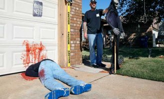 Только уже с большей скоростью и усилием, подключив два дополнительных электромотора и один гидравлический привод  :)