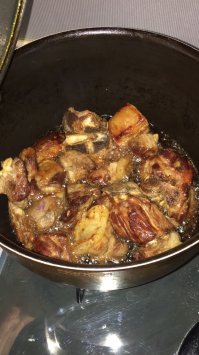 далма вешь... А я вчера готовил ленивый казан кабоб))) Баранинка, картошка,одна морковка. Перед подачей все посыпал свежим луком и укропчиком, съели и даже бутылкой запили )))