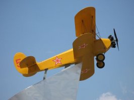 Да , хрен с тем из чего он сделан. ПОЧЕМУ ОН ЖЕЛТЫЙ ?