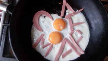 а я своей праздничный завтрак сделал!