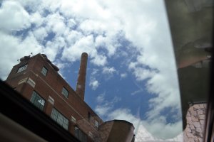 Проезжал мимо завода в Ричмонде. Невзрачный такой заводишко)