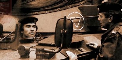 А с терминатором что не так? Я думал, все знают, что Шварцнеггер танкистом служил. А как бабла насобирал лишнего, так купил свой старый танк у армии в память о службе. И да, в натовские танки свободно помещаются такие шкафы, как Арнольд.