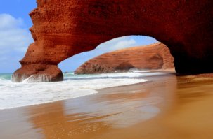 Падёж какой то у арок. В Марокко полгода назад...