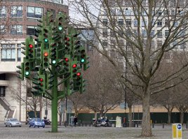 Примерно как этот светофор