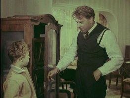 Вчера смотрел, а позавчера, ему не уступающий, "Дети Дон-Кихота"...