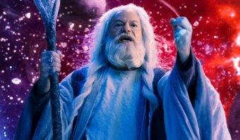 И кстати, это вроде как Федя Бондарчук, а Гостюхин играет его водителя и без грима совсем.