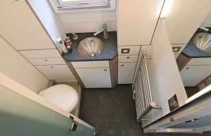 Полотенцесушитель ?! зачем он там ?