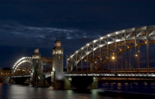 Без ночных фото пост несколько не полный: