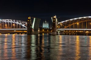 Без ночных фото пост несколько не полный: