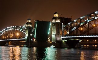 Без ночных фото пост несколько не полный: