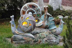 занавесочный узор и декупаж были излишни. Лучше перекрасит, будет лучше...
Мне нравятся вот эти: