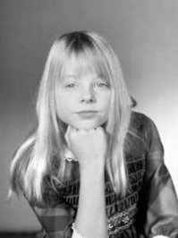 Фотографии звезд из детства, на которых их с трудом можно узнать