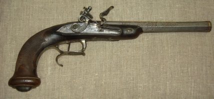 Цкну забыл написать, в пределах 400 евро стоит. А ещё вот такие есть, дульнозарядные капсульные и кремневые, тоже без разрещения можно взять. Короче там какие то ограничения по возрасту пекаля, типа больше 100 лет уже можно без лицензии продавать