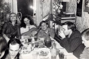 Не кислая аудиосистема. Ария, Вега и бобинник, вроде Олимп, но не уверен. Но точно 3хмоторник. Значит или 1 или 0 класса. Штуки полторы р., не меньше!