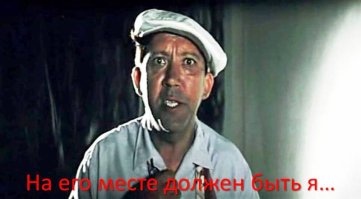 Бегемот отдыхает возле водопада