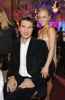 вывод - надо заводить себе невысокую женщину, чтобы делить вещи пополам для полетов на самолете.