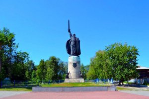 Мне очень понравился памятник Илье Муромцу, работы Клыкова
Фото отсюда: