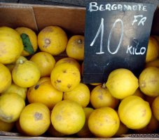 Если, что то это бергамот! Б-Е-Р-Г-А-М-О-Т!!! Слепые тупицы!
еще он бывает желтый.