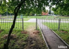 В стиле ГАИшников, знак "по газонам не ходить, штраф 500р" и пост за углом с видеорегистратором на борту.