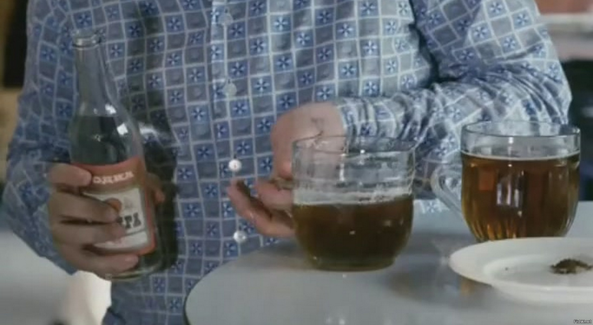 Тем пьет наливайте. Афоня пиво Леонов. Пивные кружки в советских фильмах.