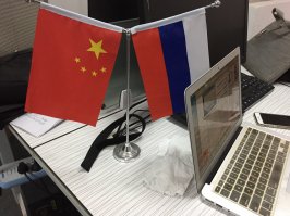 Фото лично мое. Жил в отеле с названием "Лувр" ))). Второе фото - в кабинете управляющего.