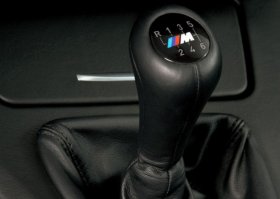 Да ладно !!! Я смотрю ты сноб видно ездишь на очень дорогой машине!!! А нищеброды на эмках и панамерах с механикой!!!