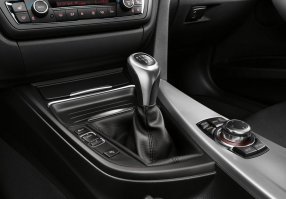 Да ладно !!! Я смотрю ты сноб видно ездишь на очень дорогой машине!!! А нищеброды на эмках и панамерах с механикой!!!