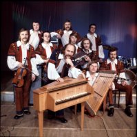 80-е года прошлого века выдались тяжелыми для костюмеров рок-музыкантов