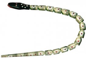 Я тоже в детстве играл со змеей....