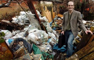 Ща благодаря фане у братика бутылку Арамэ 5 звездочек выиграл -спорил, что будут грязь,лужи, бабки, развалины, стройка и кладбище (только с кладбищем ошибся) ничего иного фаня и не копипастит.
  Ну и для контраста, как сейчас у НИХ -